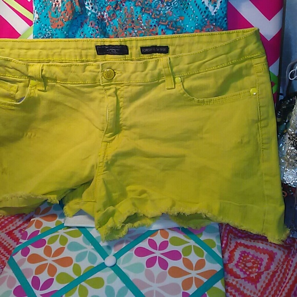 Jessica Simpson shorts $$4x20 - Picture 3 of 4